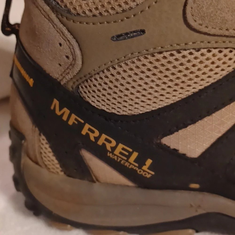 Merrell Men's Tan and Black Outdoor Boots Waterproof Boots Size 9.5